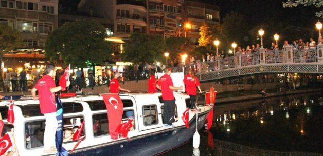 Porsuk Çayı'nda fener alayı