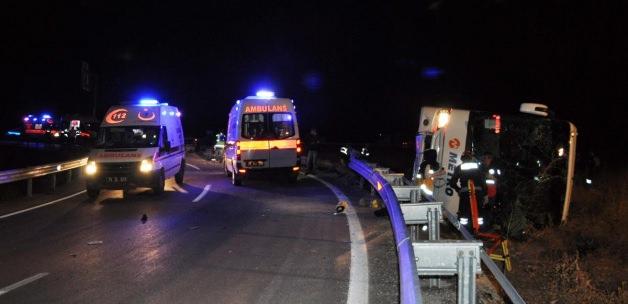 Erzurum'da yolcu otobüsü devrildi: 22 yaralı