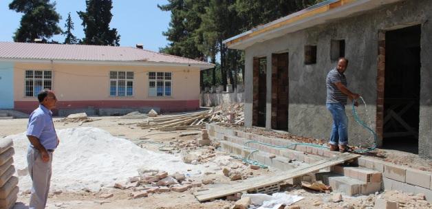Hassa’da okul tadilatları sürüyor