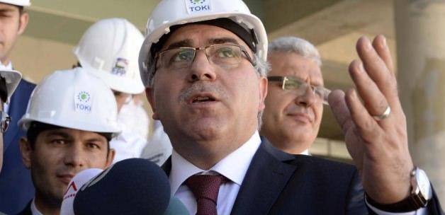TOKİ Başkanı Turan, Akyazı Stadı'nda incelemelerde bulundu