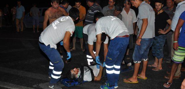 Antalya'da otomobil ile motosiklet çarpıştı: 3 yaralı
