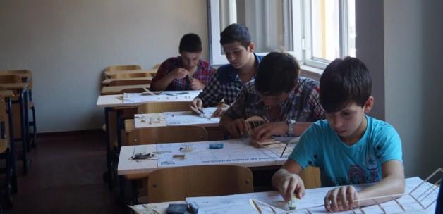 Of'ta maket maket uçak yapımı kursu