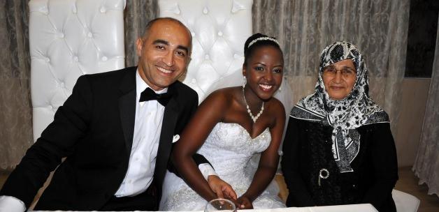 Tokatlı damat, Afrikalı kızla evlendi