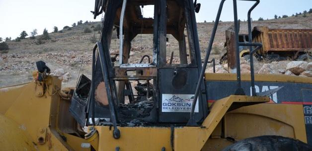 Kahramanmaraş'ta teröristler iş makinelerini yaktı