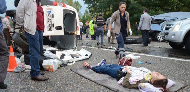 Hastane dönüşü trafik kazası: 2 ölü, 7 yaralı