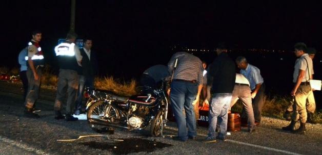 İzmir'de iki motosiklet çarpıştı: 3 ölü, 1 yaralı
