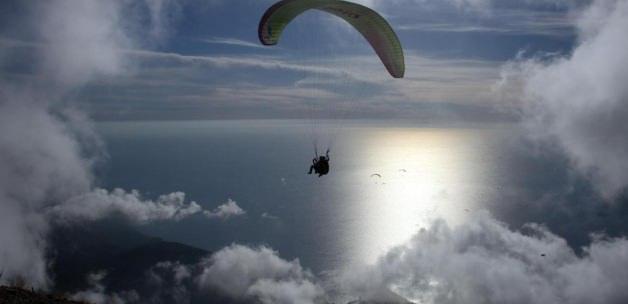 Yamaç paraşütü eğitiminde dünyanın tercihi "Babadağ"