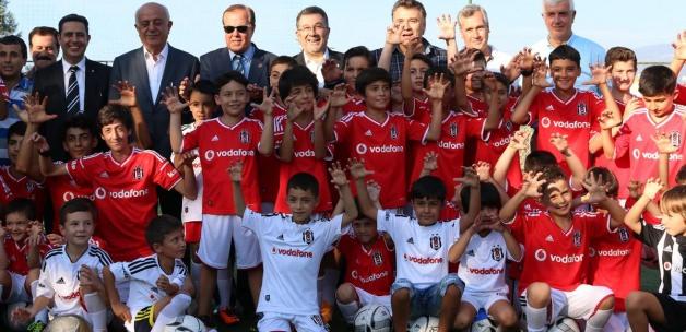 Hatay'da Beşiktaş Futbol Okulu açıldı