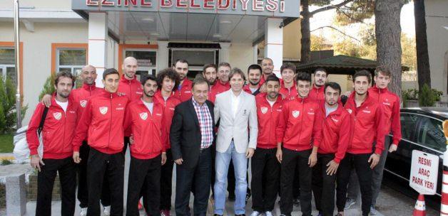 Ezinespor'dan Belediye Başkanı Babaoğlu'na ziyaret