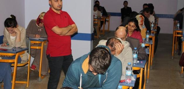 Siirt'te aday öğretmenler deneme sınavına girdi
