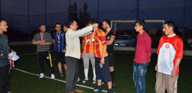 Aydıncık'ta halı saha turnuvası düzenlendi