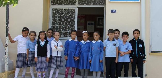 Kilis'te ilkokul öğrencilerinden "kardeş okul"a kırtasiye yardımı