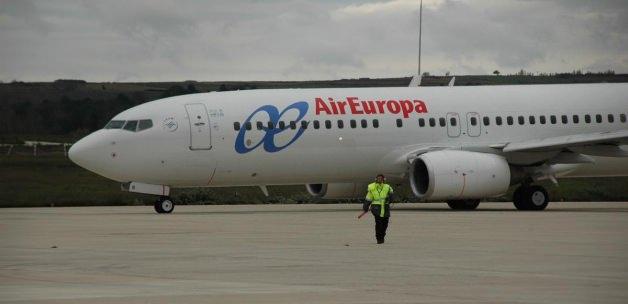 İspanya Başbakan Yardımcısı Santamaria'yı taşıyan uçak, Çorlu'ya zorunlu iniş yaptı