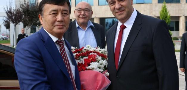 Kırgızistan Cumhuriyeti Ankara Büyükelçisi Dzhunusov Karabük'te