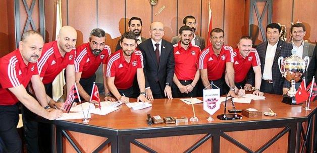 Maliye Bakanı Şimşek, Gaziantepspor'u ziyaret etti