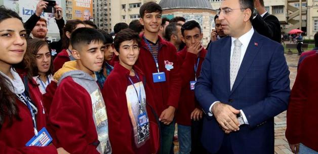 Vali Toprak, Diyarbakır'dan gelen öğrencilerle buluştu