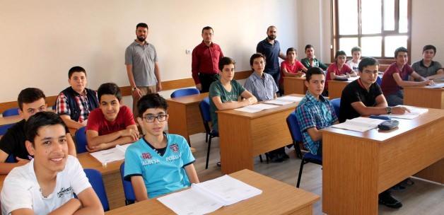 Öğrenciler "Arapça Köyü"nde dil öğreniyor