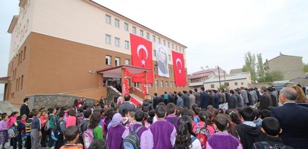 Ağrı'da 3 okul hizmete açıldı