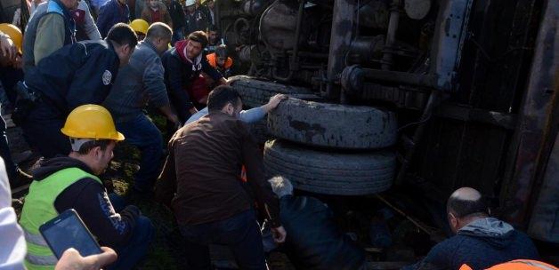 Zonguldak'ta kamyon devrildi: 2 ölü