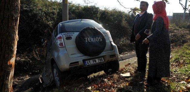 Kocaeli'de devrilen araçtaki sürücü adayı yaralandı