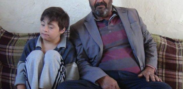 Suriyeli babanın down sendromlu çocuğuna eğitim talebi