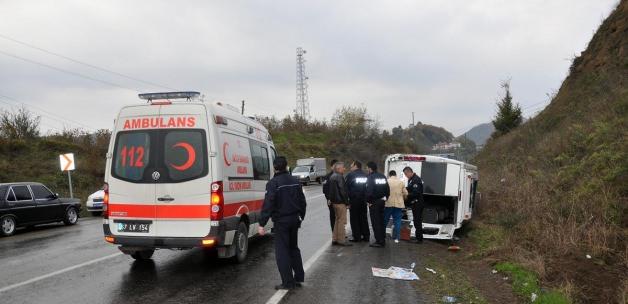 Zonguldak'ta midibüs devrildi: 4 yaralı