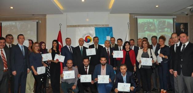 Tarsus'ta girişimcilik kursiyerleri sertifikalarını aldı