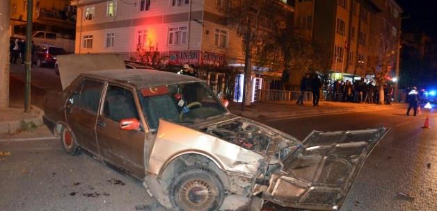 Kütahya'da iki otomobil çarpıştı: 3 yaralı
