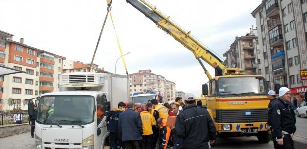 Erzurum'da kamyonetin altında kalan kadın öldü