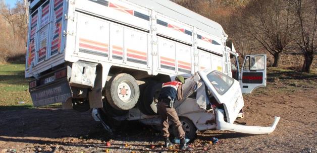 Konya'da kamyonla minibüs çarpıştı: 1 ölü, 3 yaralı