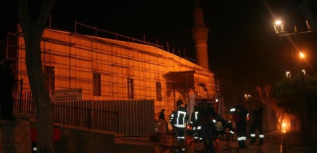 Tarihi camide yangın