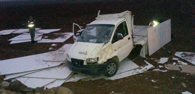 Şanlıurfa'da kamyonet devrildi: 2 yaralı