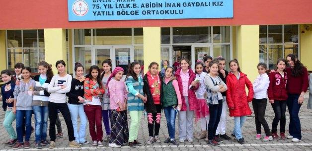 Gönüllü öğretmenler, kız çocuklarını okula kazandırıyor