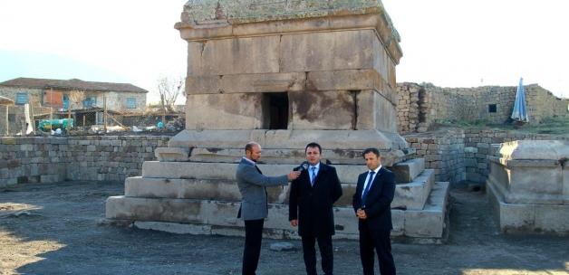 Karaman'da piramidal anıt mezar ve tapınak bulundu