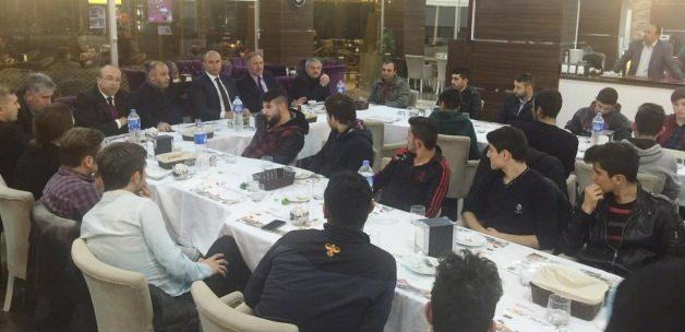 Tekkeköy Belediye Başkanı Togar, futbolcularla bir araya geldi