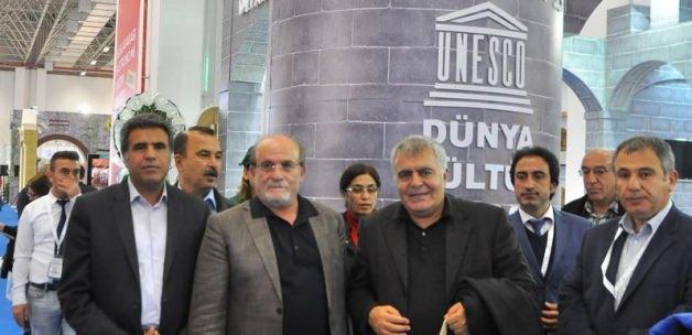 HDP'li milletvekilleri, Travel Turkey İzmir Fuarı'nı ziyaret etti