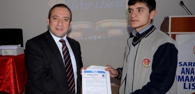 Sarıkamış'ta üniversite adaylarına kaynak kitap desteği