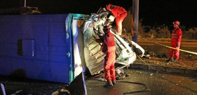 Rize'de kamyon yön levhasına çarptı: 1 ölü, 1 yaralı