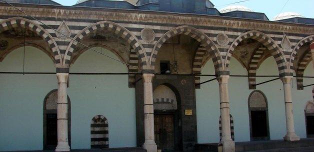 500 yıllık cami terör kurbanı