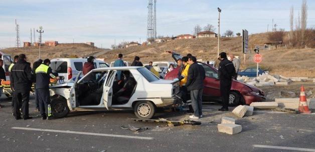 Yozgat'ta iki otomobil çarpıştı: 5 yaralı