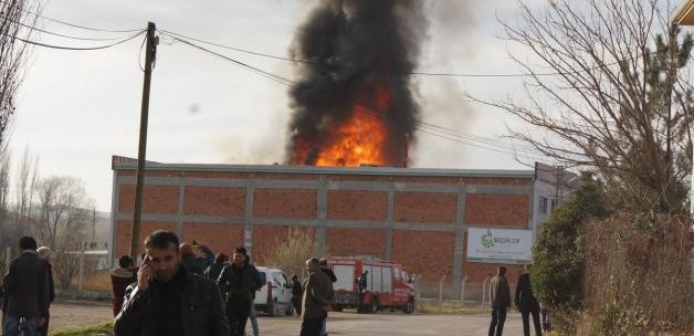 Çubuk'ta madeni yağ fabrikasından yangın