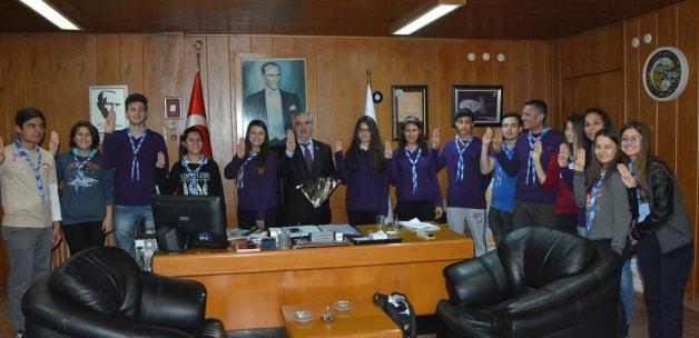 Keşan Belediye Başkanı Özcan'a izcilerden ziyaret