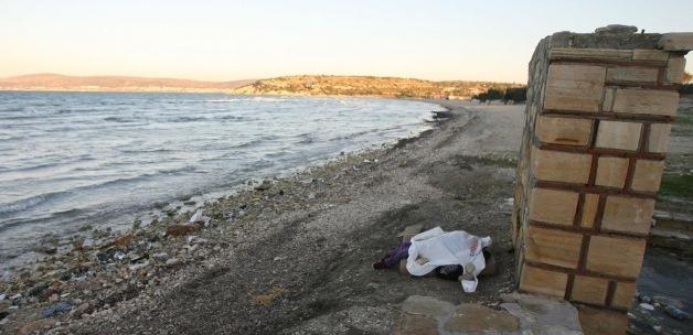 İzmir'de sahile vurmuş çocuk cesedi bulundu
