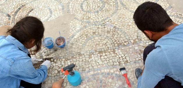 Bizans mozaiklerine bilimsel dokunuş