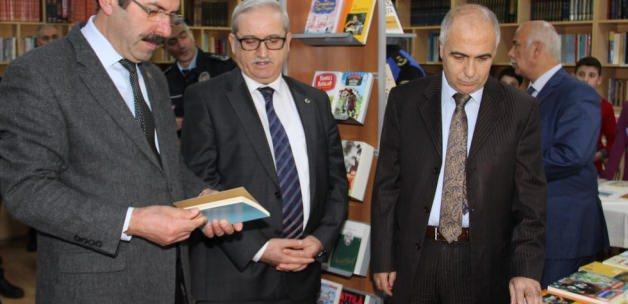Giresun Emniyet Müdürlüğü'nden okullara kitap bağışı
