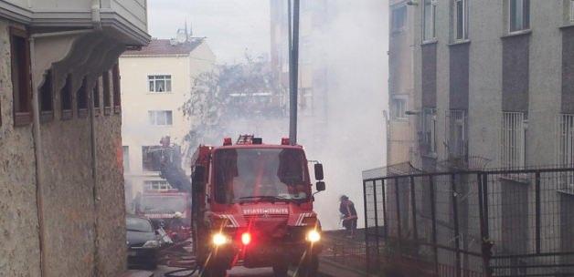 Eyüp'te metruk bina yangını