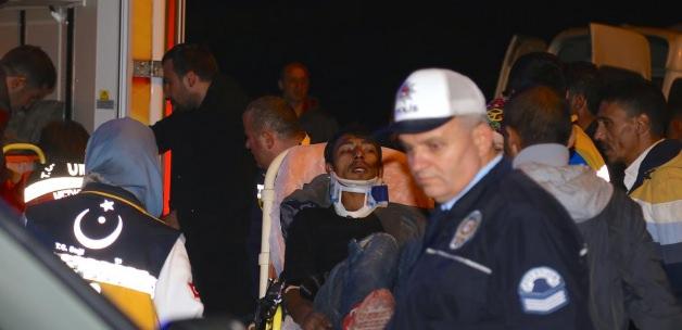 Sakarya'da otombil ile işçi servisi çarpıştı: 8 yaralı