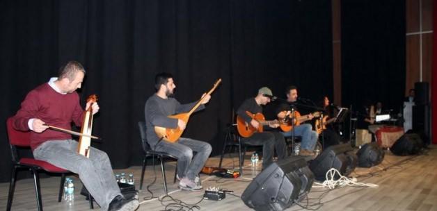 Ağrı'da köy okulları yararına konser