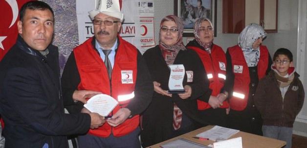 Türk Kızılayından Erciş'teki 152 kişiye yardım