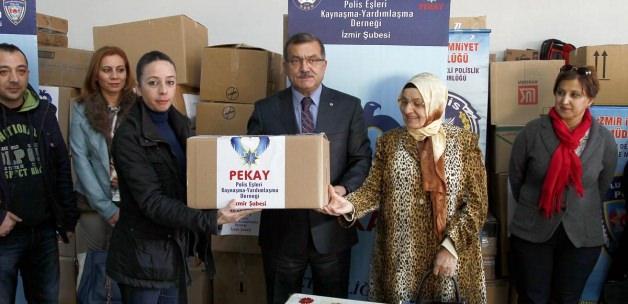 İzmir emniyetinden sığınmacılara yardım